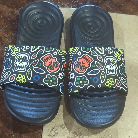 Colorful Patterned Slides - Picture 4 of 8